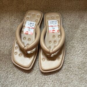 VINCE Flip Flops • Sz 6.5